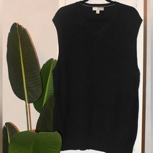 Sleek black vest for men, size XL,Good condition.